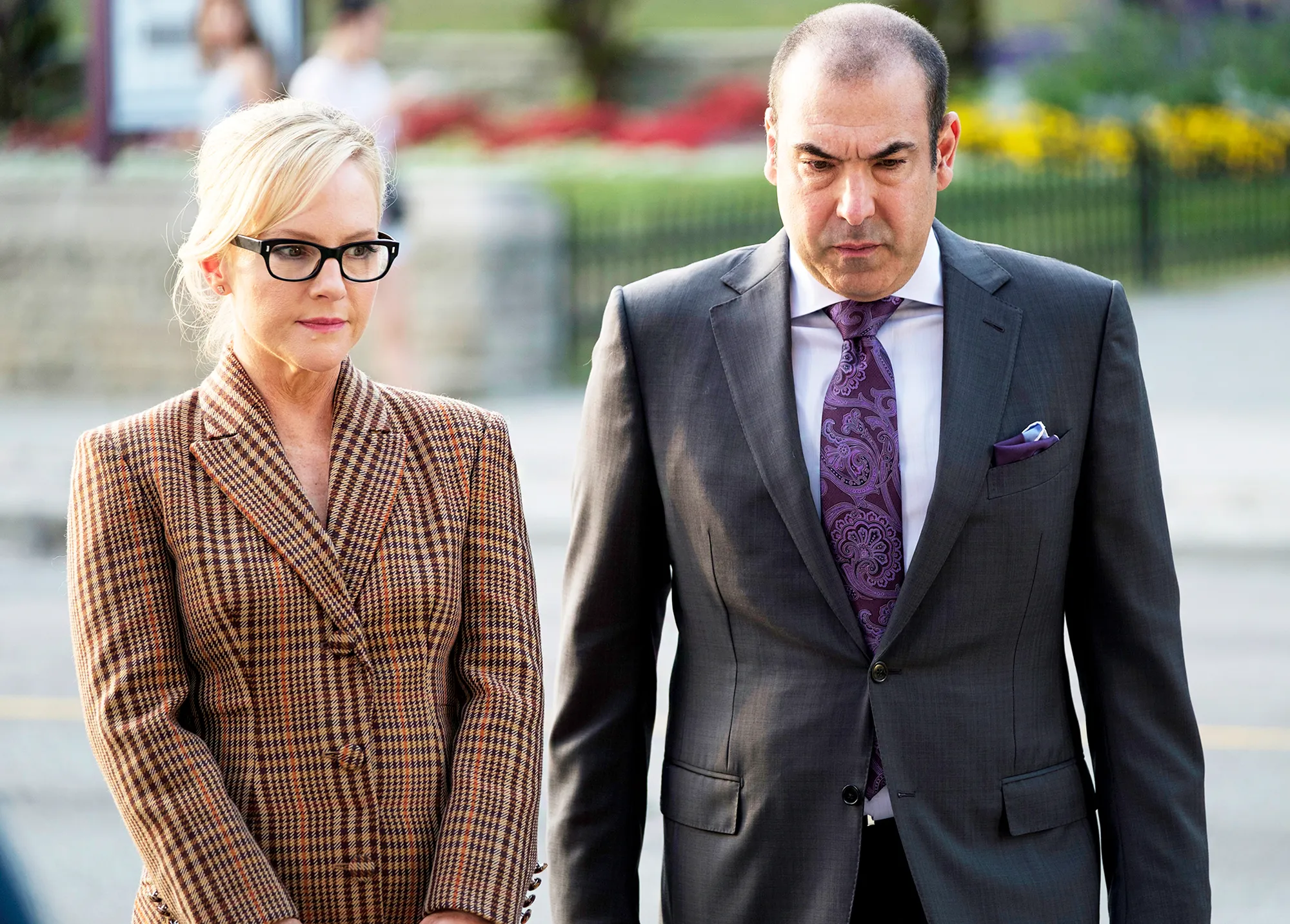 Rachael Harris as Sheila Sazs and Rick Hoffman as Louis Litt in ‘Suits‘