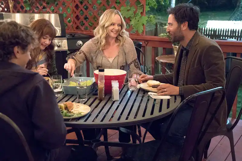 Marley Shelton as Gail Mazzuchelli and Josh Radnor as Lou Mazzuchelli in ‘Rise‘
