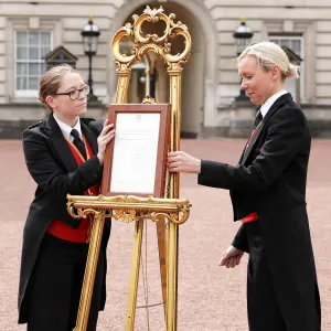 Royal Baby Arrival Easel Kensington Palace