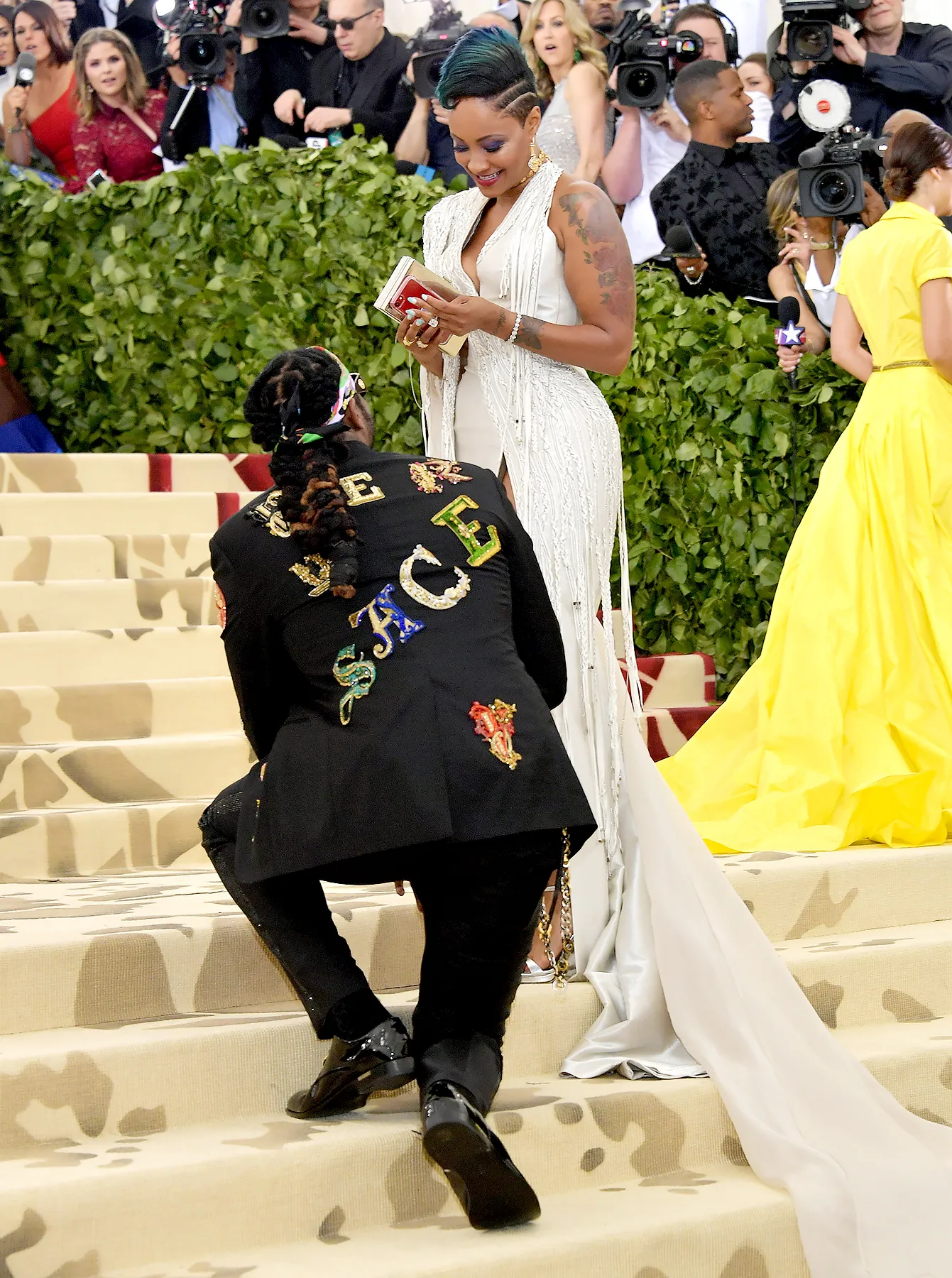 2-Chainz-proposal-met-gala-2