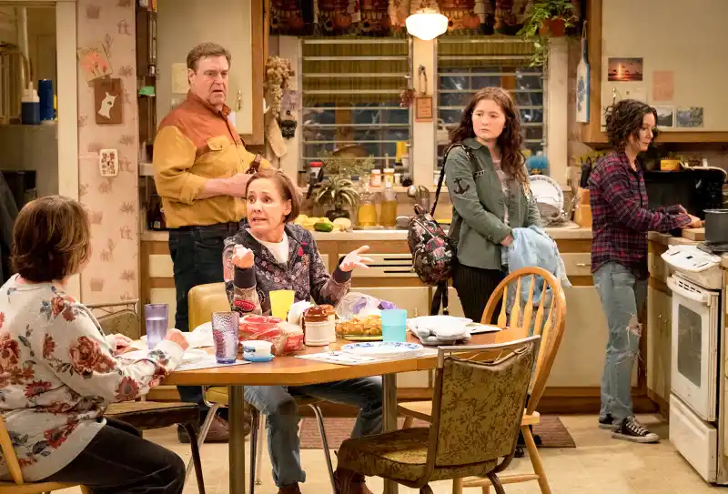 Roseanne Barr, John Goodman, Laurie Metcalf, Emma Kenney and Sara Gilbert on ‘Roseanne‘
