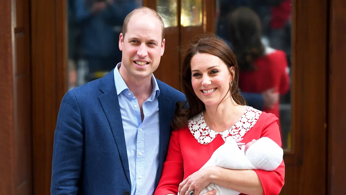 Prince William and Kate Middleton depart the Lindo Wing with their newborn son Prince Louis of Cambridge at St Mary's Hospital on April 23, 2018 in London, England.