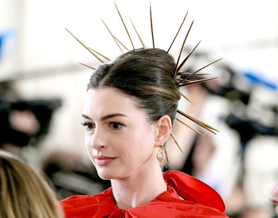 anne-hathaway-met-gala-2018