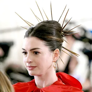 anne-hathaway-met-gala-2018