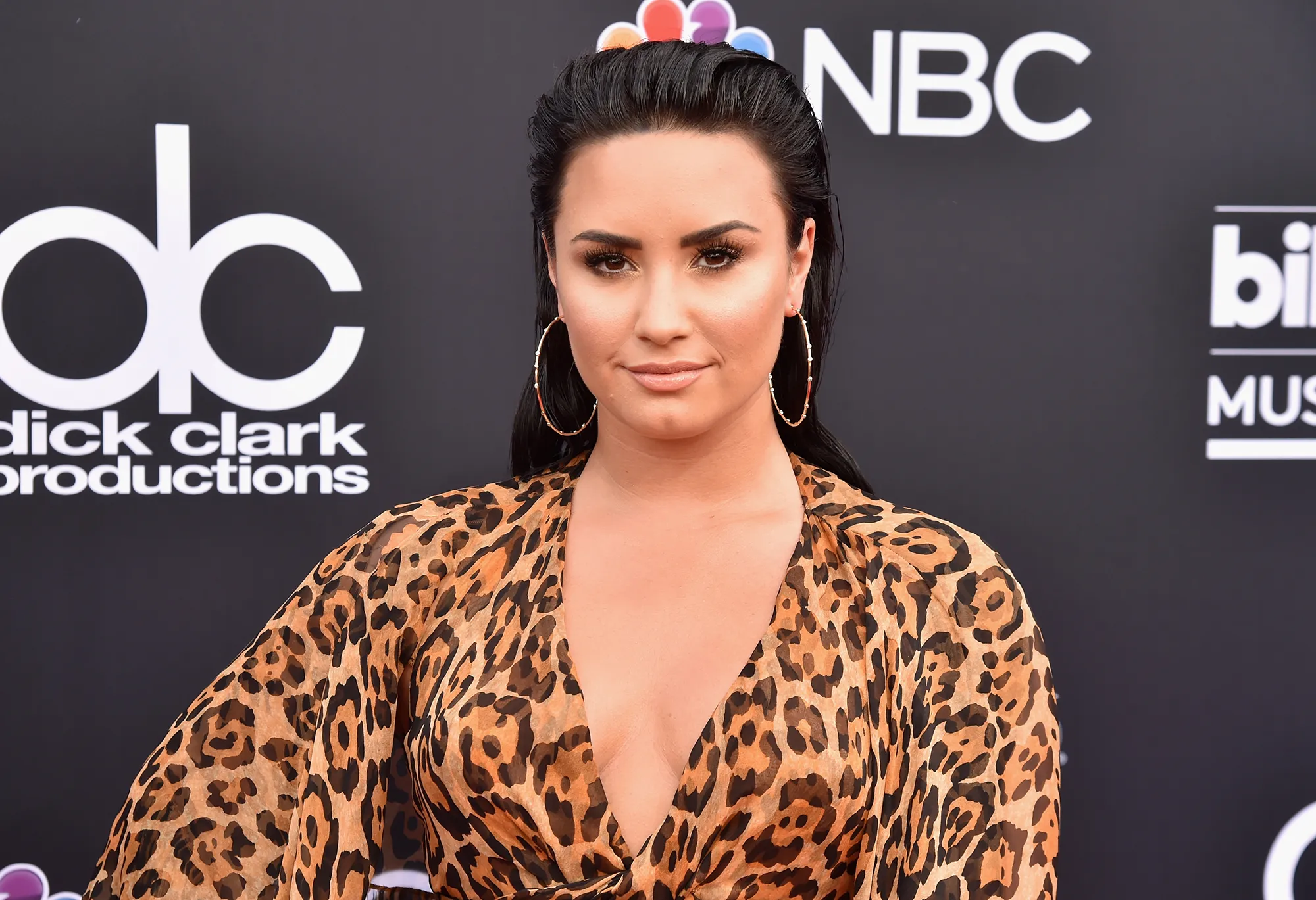 Demi Lovato arrives at the 2018 Billboard Music Awards