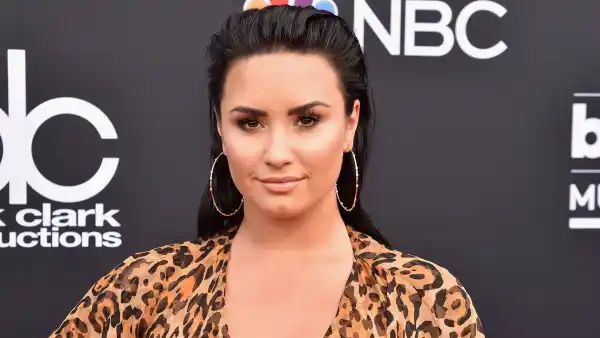 Demi Lovato arrives at the 2018 Billboard Music Awards