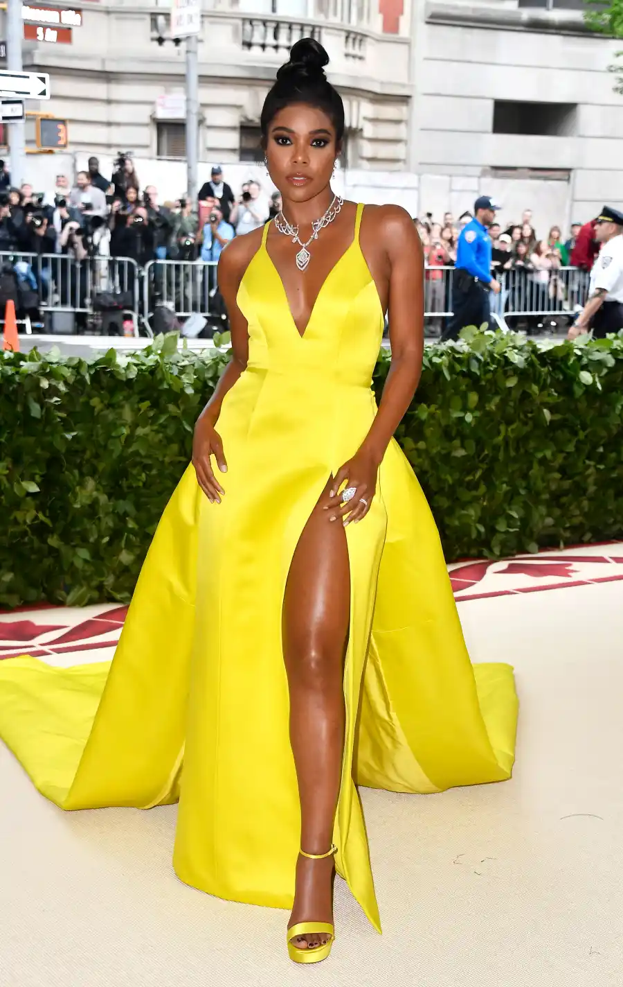 Gabrielle Union met 18