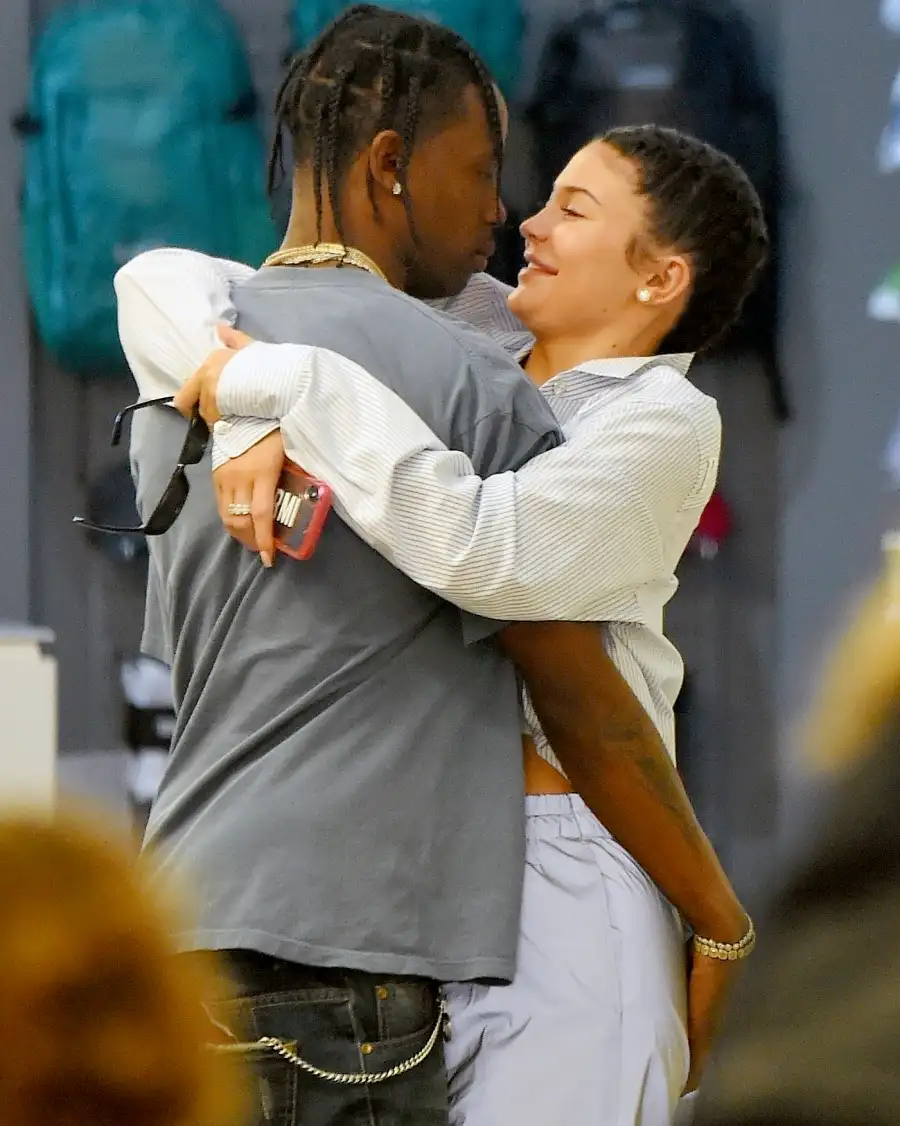 Kylie-Jenner-and-Travis-Scott-kiss-2