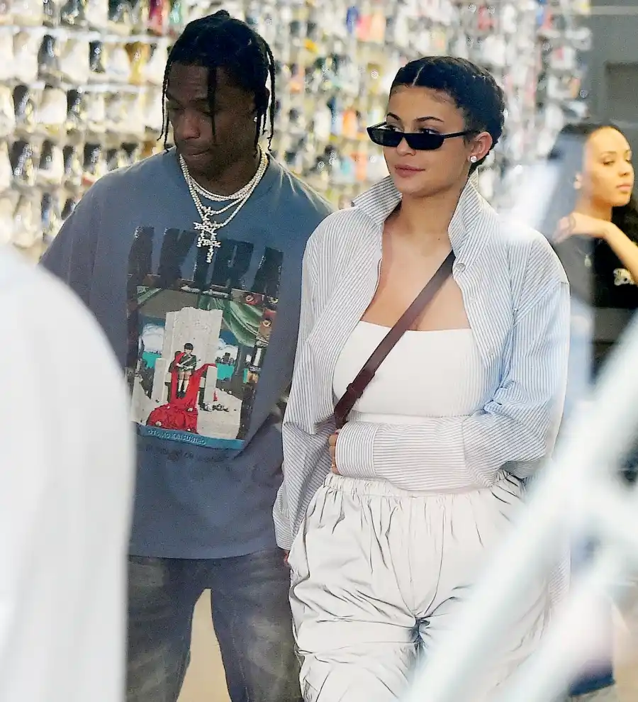 Kylie-Jenner-and-Travis-Scott-kiss-6