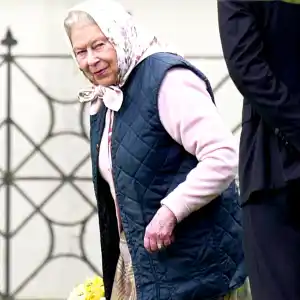 The Queen arrives at Kensington Palace by helicopter to meet Prince Louis for the first time on April 30, 2018.