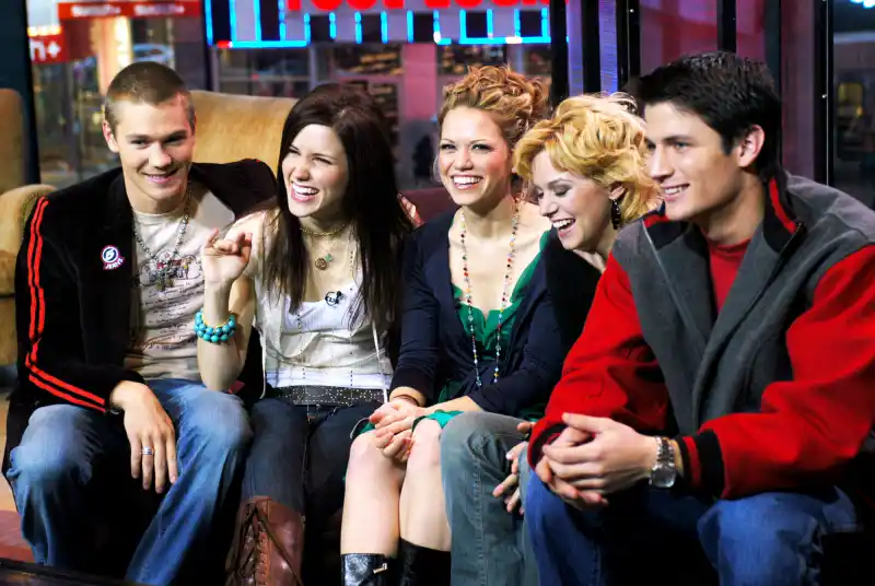 Chad Michael Murray, Sophia Bush, Bethany Joy Lenz, Hilarie Burton and James Lafferty of ‘One Tree Hill‘ on MTV’s TRL on January 25, 2005.