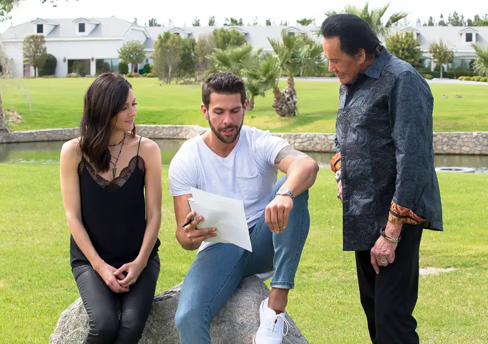 Becca Kufrin, Chris R. and Wayne Newton in &lsquo;The Bachelorette&lsquo;