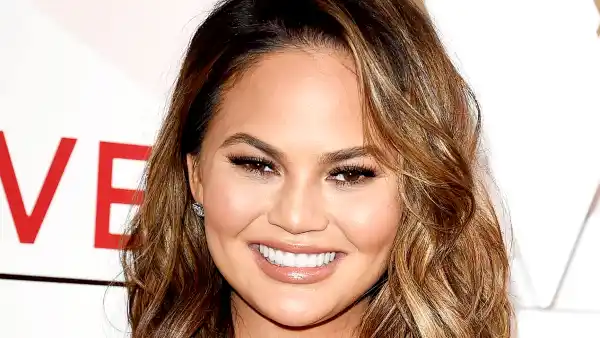 Chrissy-Teigen-Steams-Her-Vagina