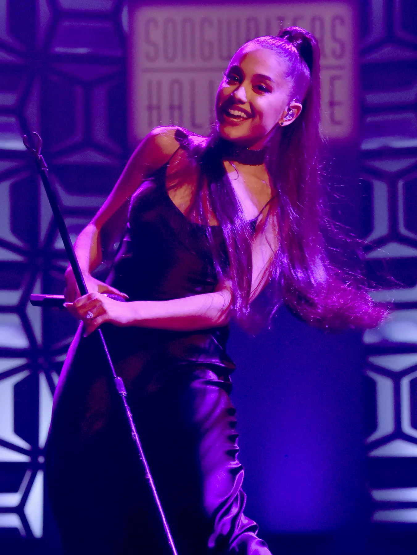 ariana-grande-engagement-2