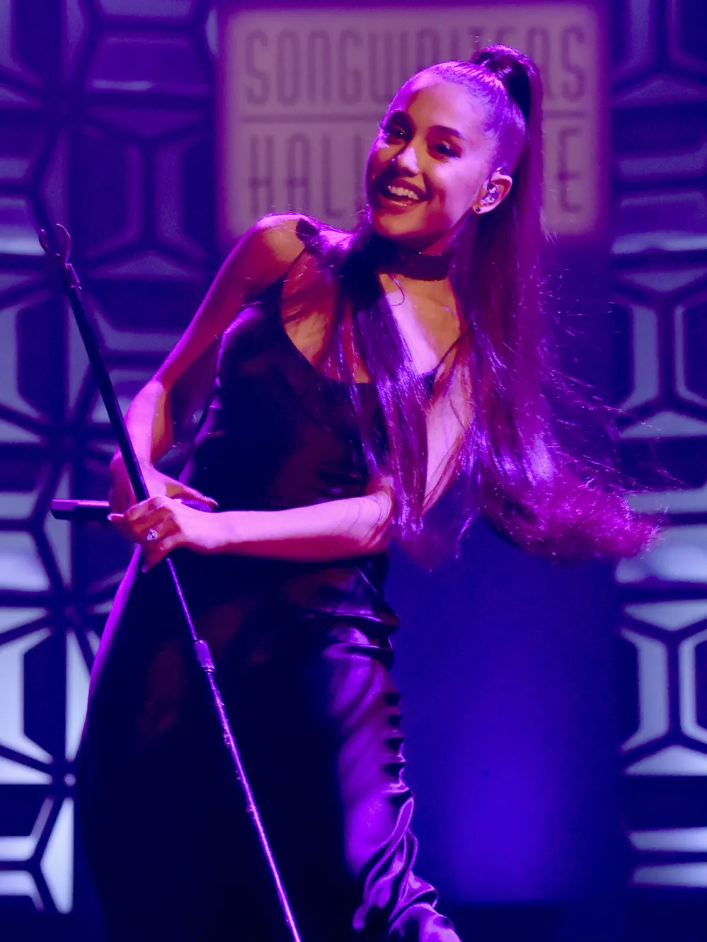 ariana-grande-engagement-2