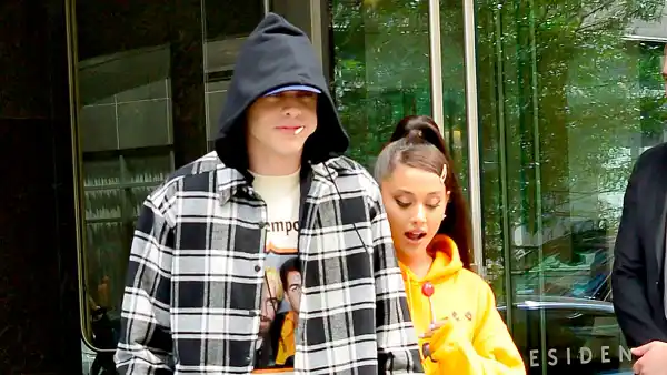 ariana-grande-pete-davidson