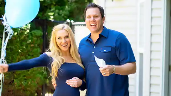 Jes Canyon and Bob Guiney announce they are having a baby boy.