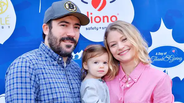 Emilie de Ravin and family