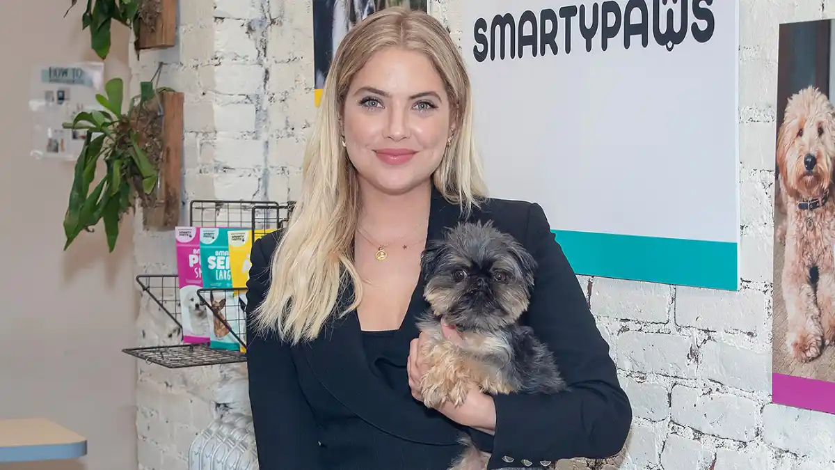 Ashley Benson, SmartyPaws