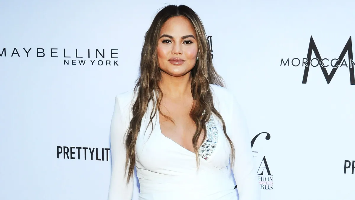 Chrissy Teigen mom bod body insecure