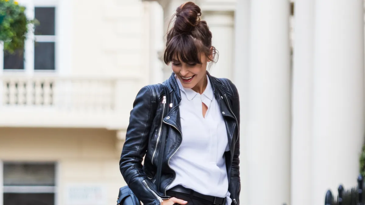 woman with black tote bag