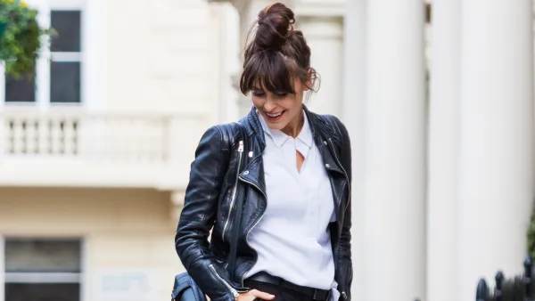 woman with black tote bag