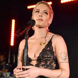 Halsey, Breakup, Crying, Performance