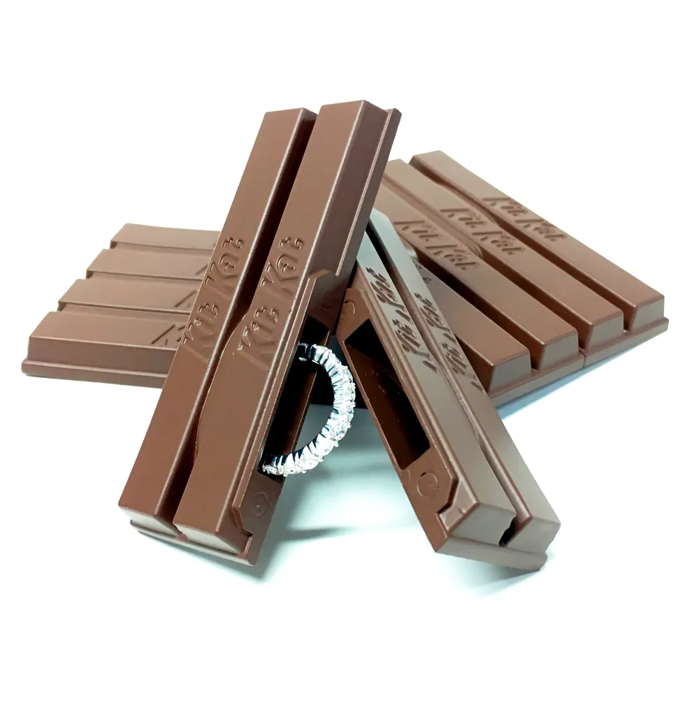 The ring was cleverly hidden inside a 3D Kit Kat bar.