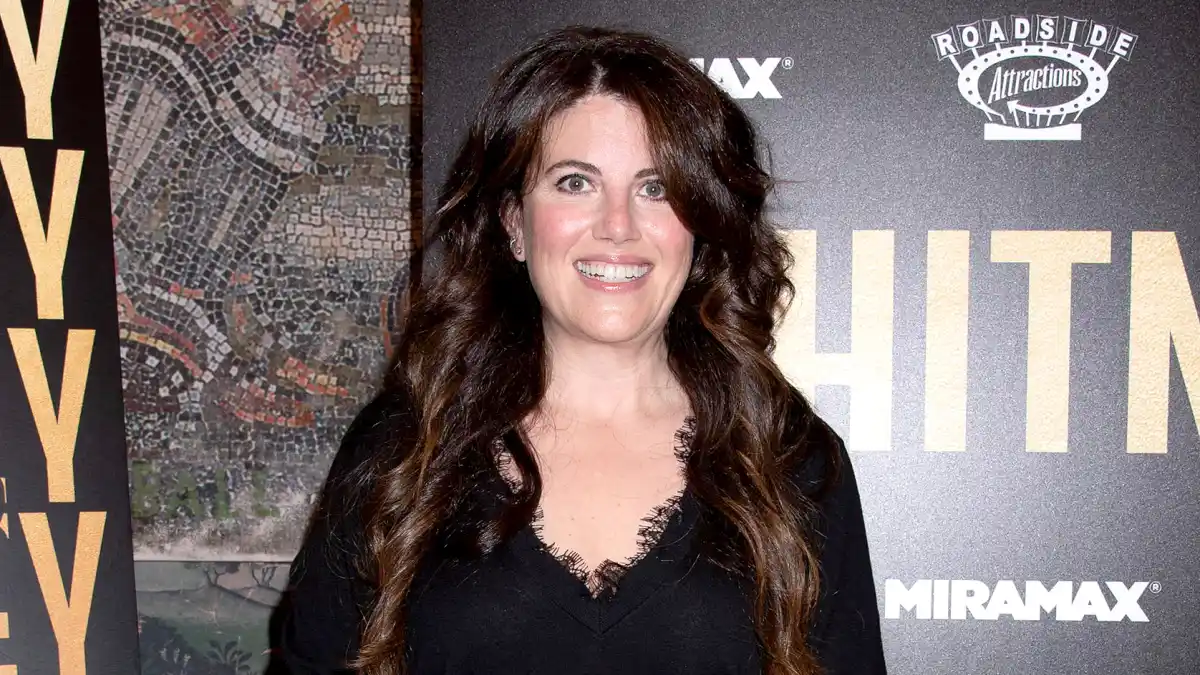 Monica-Lewinsky singing