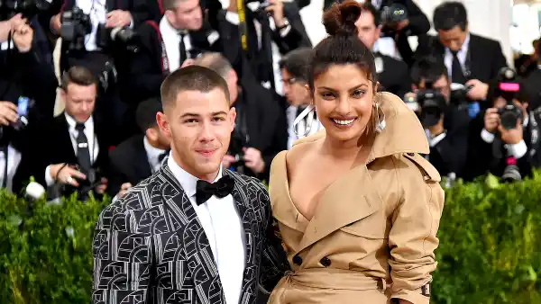 Nick-Jonas-and-Priyanka-Chopra-engaged