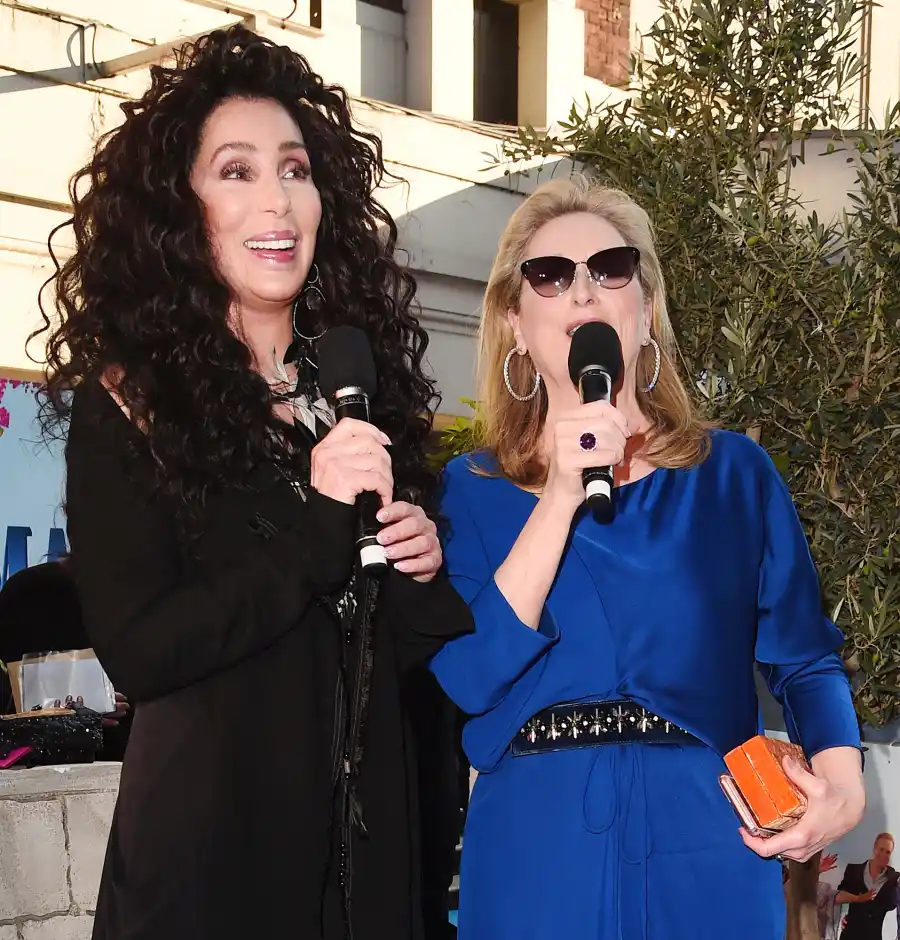 Cher Meryl Streep Red Carpet Kiss