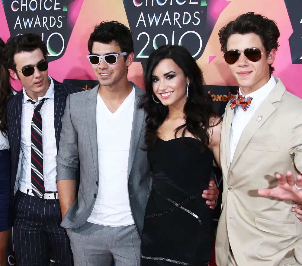 Demi Lovato Joe Jonas Nick Jonas Kevin Jonas