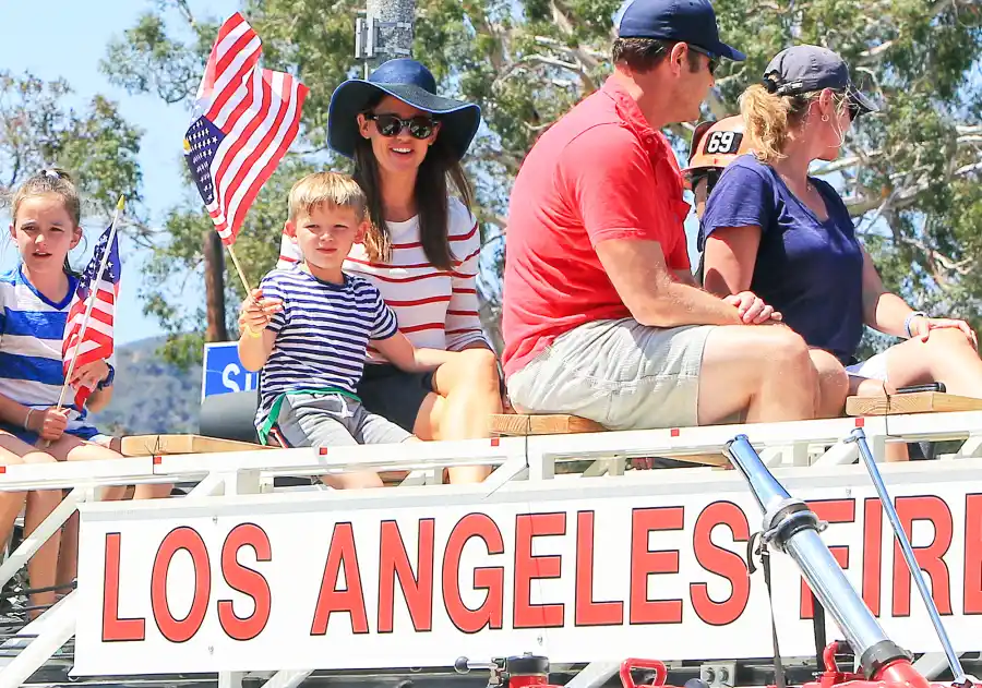 Jennifer Garner Samuel Seraphina 4th of July parade