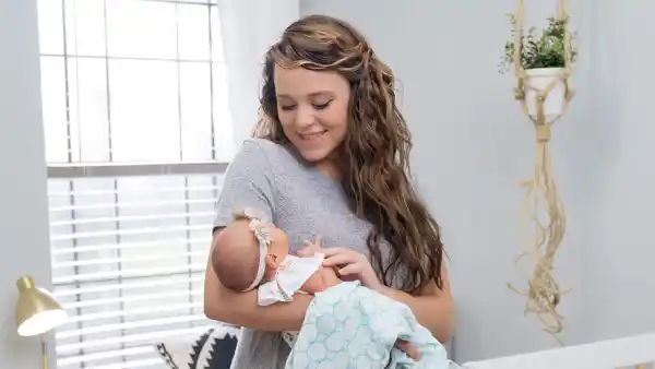 Jinger Duggar Jeremy Vuolo baby Felicity Crying