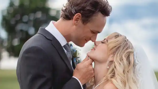 Laura Slade Wiggins married stuntman Kyle Weishaar