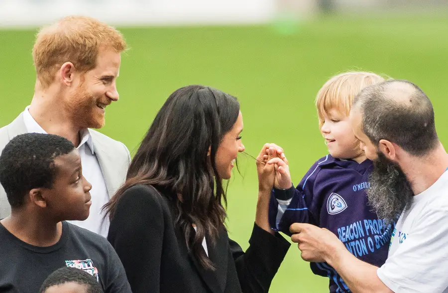 prince-harry-meghan-markle-hair-pull