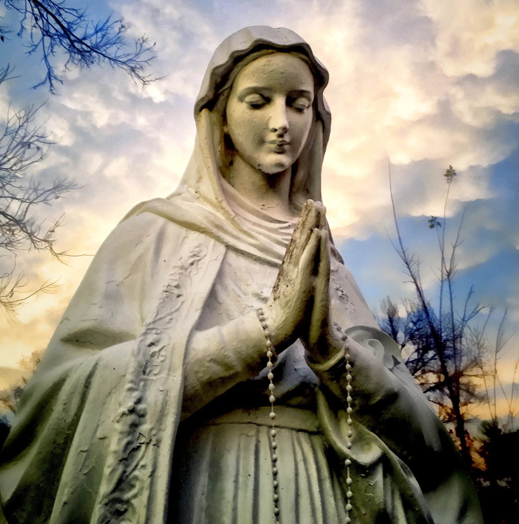 virgin-mary-crying-statue