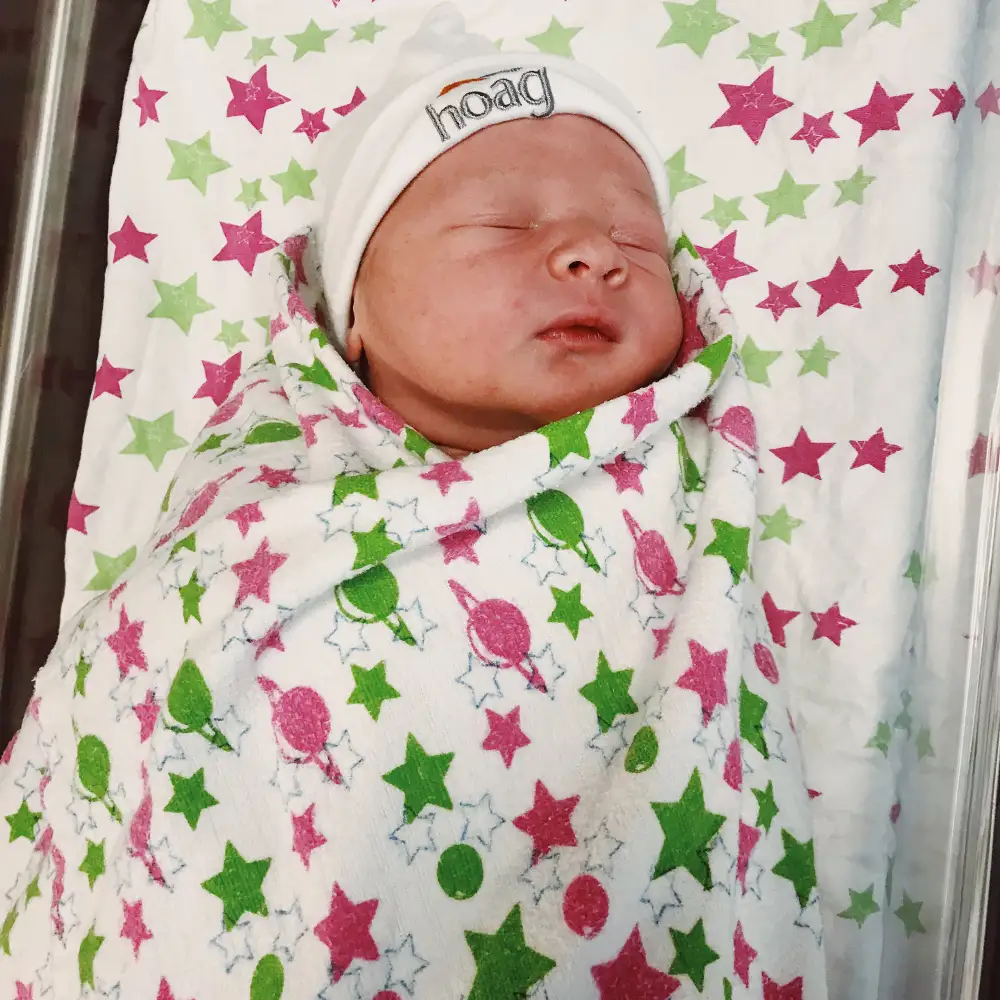 Alex Murrel gives birth to Kase Robert Johnson.