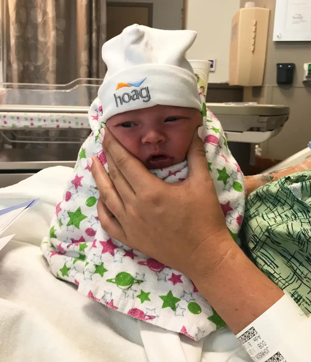 Alex Murrel gives birth to Kase Robert Johnson.