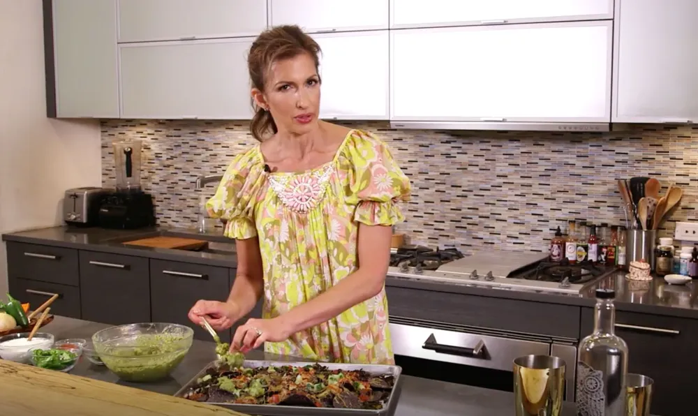 Go Inside OITNB&rsquo;s Alysia Reiner&rsquo;s Kitchen for Healthy-ish Nachos &ndash; Watch