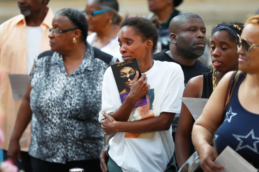 aretha franklin open casket visitation