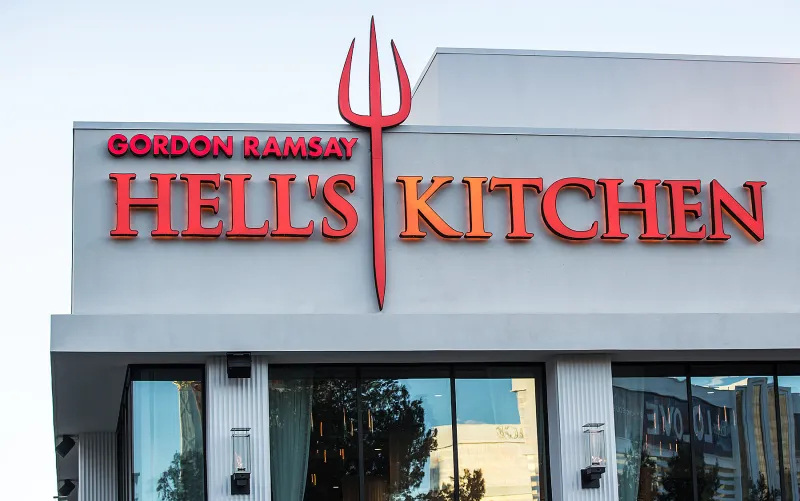 Flaming-Drink-Served-at-Gordon-Ramsay’s-Hell’s-Kitchen-Restaurant