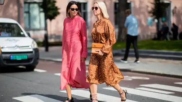 street style two women walking in the street