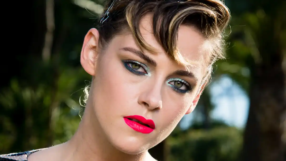 Kristen Stewart in Chanel lipstick