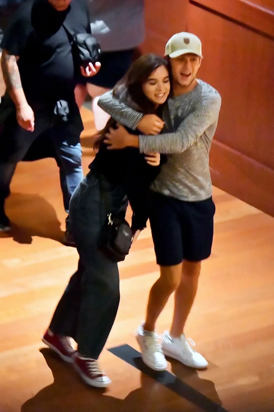 hailee steinfeld niall horan date night disneyland