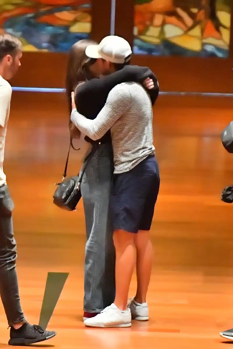 hailee steinfeld niall horan date night disneyland