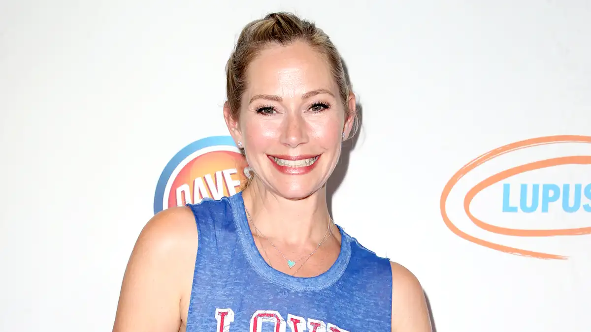 Meredith-Monroe-dawsons-creek-group-text