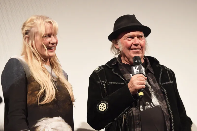 neil young daryl hannah secretly married