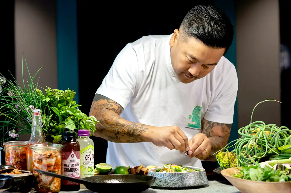 Roy Choi&rsquo;s Ginger Miso Spinach Strawberry Salad Recipe