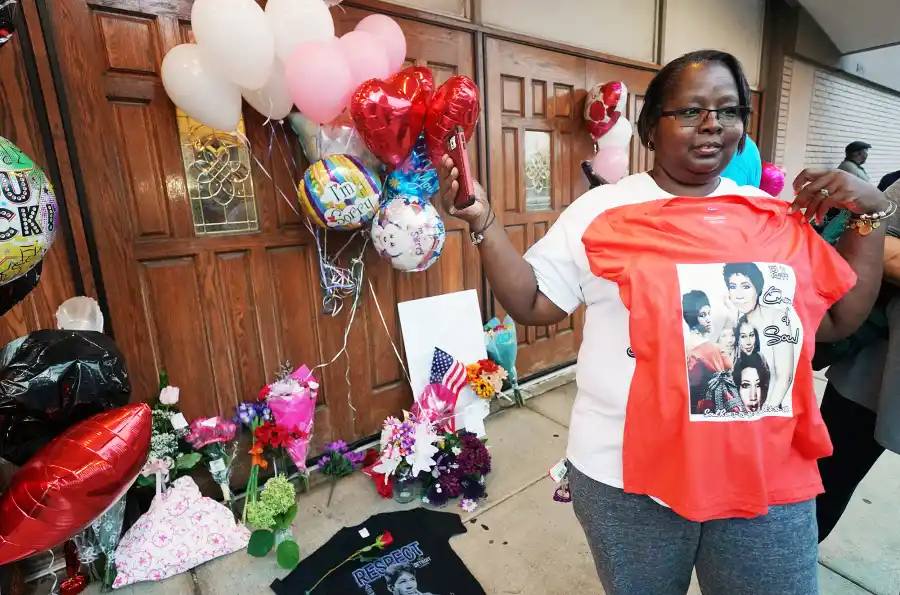 Aretha Franklin Remembered Tributes Memorials